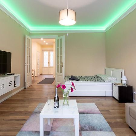 Nice And Cozy Apartment Next To The Parliament Budapeste Exterior foto