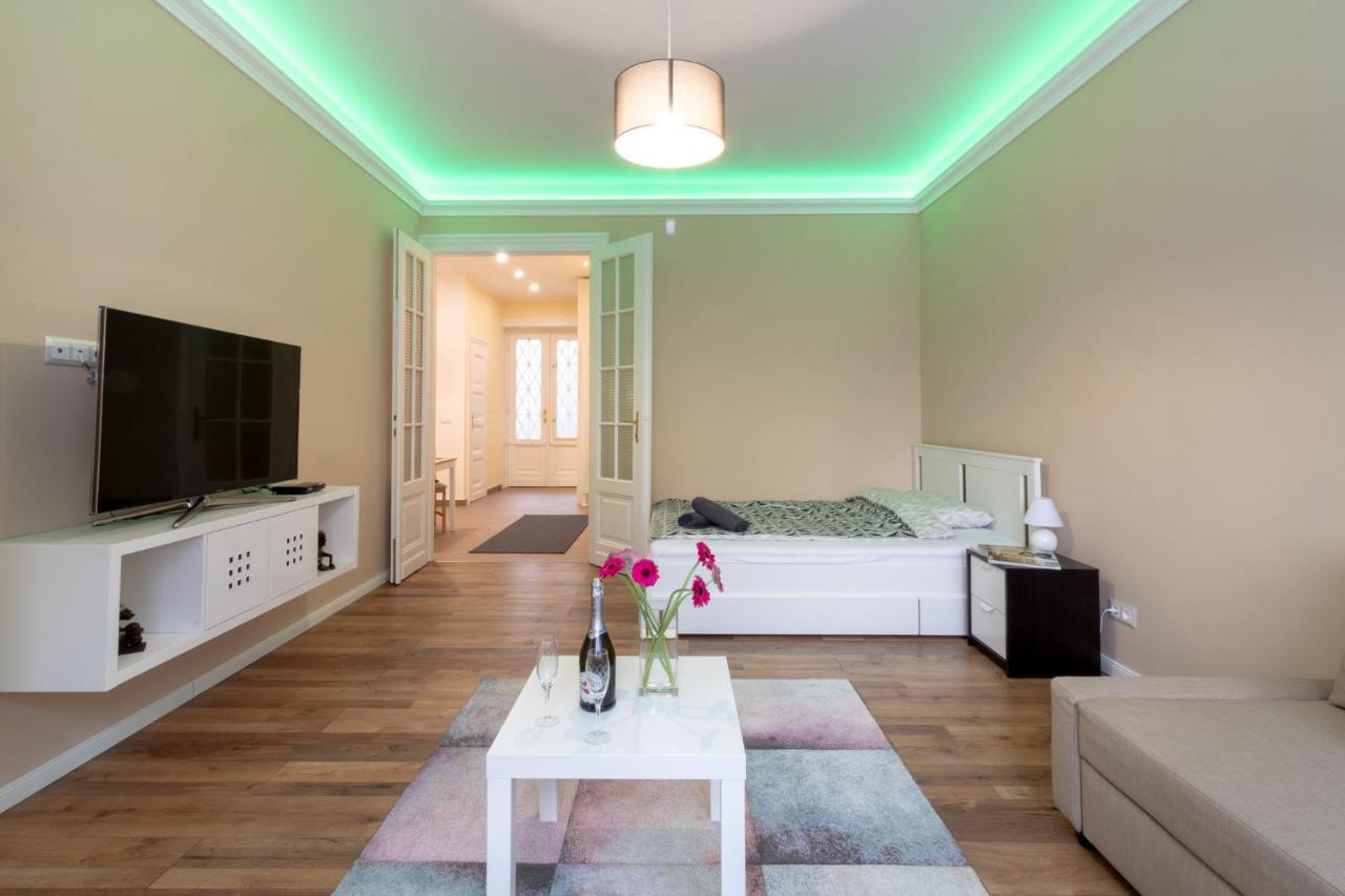 Nice And Cozy Apartment Next To The Parliament Budapeste Exterior foto