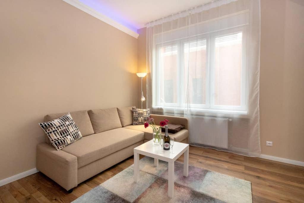 Nice And Cozy Apartment Next To The Parliament Budapeste Exterior foto